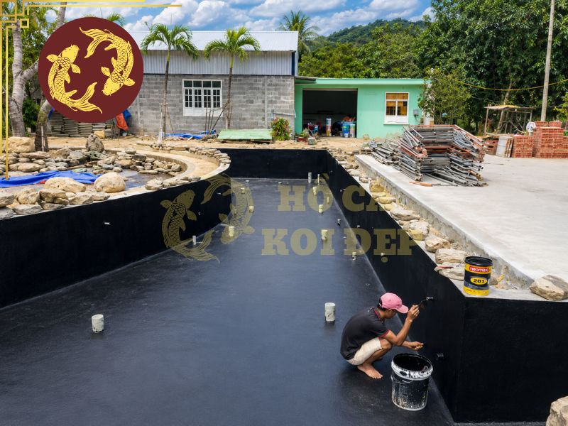 Thi công hồ cá koi: Lưu ý quan trọng để hồ đẹp và bền lâu 4 Ưu tiên các vật liệu chống thấm chuyên dụng như chống thấm tinh thể hoặc màng chống thấm HDPE