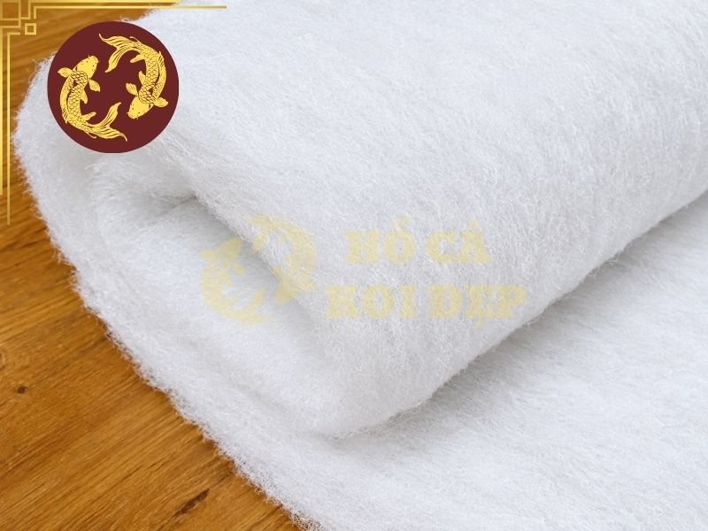 Bông Lọc Hồ Cá Có Tác Dụng Gì? Hướng Dẫn Sử Dụng Đúng Cách 3 Thông thường, bông được bố trí ở khu vực nước đi qua trước các vật liệu lọc sinh học để xử lý phân cặn