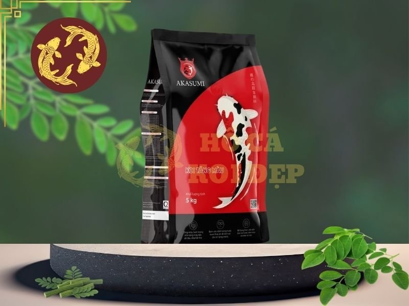 Cám Koi Nội Địa Và Nhập Khẩu: Phân Loại, Ưu Nhược Điểm Và Cách Chọn 3 Nếu mục tiêu là duy trì và hỗ trợ màu sắc, có thể lựa chọn các dòng cám được phát triển riêng cho nhu cầu này