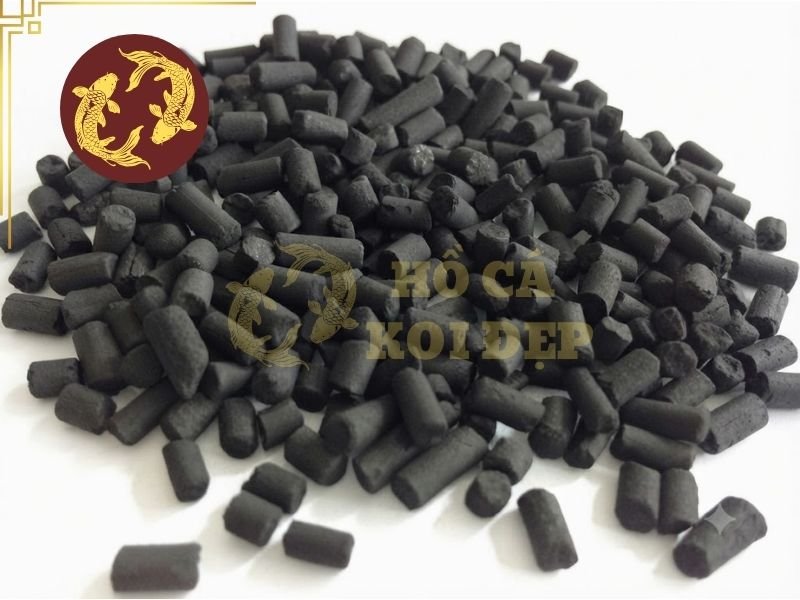 Cách Sử Dụng Than Hoạt Tính Cho Hồ Koi Hiệu Quả 2 Khi những hợp chất này được hấp phụ, nước có thể trở nên trong hơn.